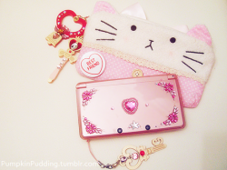 pumpkinpudding:  Some photos of my 3ds + case (◡‿◡) The Sailor Moon charms are from the lovely Kuma Crafts! 