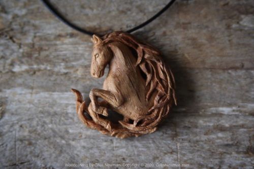 A new Oak Horse pendant.Carved by knife in English Oak. 3.5cm (1.3in) diameter.I’ve had the idea for