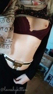 loveshykitten:  I was out alone and send