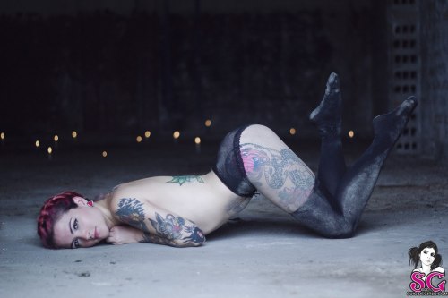 sglovexxx:  Lethel Suicide in Black Lights
