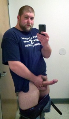 hunghairybear:  chubby-v3ga:Who is this stud with a huge wang *raises hand*