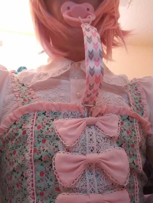 babyghostyalexis: My first post! I decided to spend my Saturday inside, playing some dressup in litt