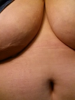 wickedlywenchy:  Belly button by request……..and