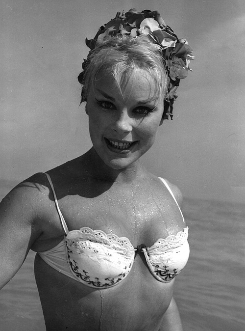 oldieyumyums:  Elke Sommer  