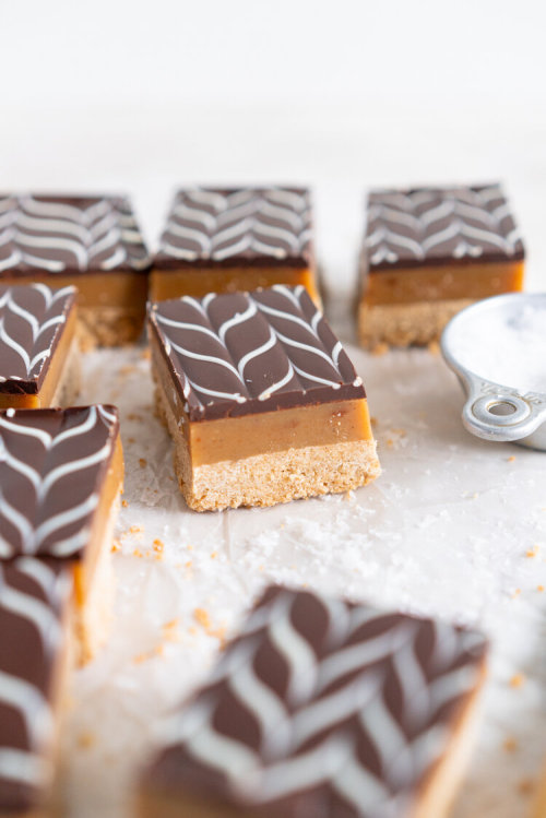 foodffs:  brown butter salted caramel sliceFollow