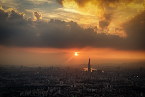 Sunset over Seoul, seen from Namhansanseong Fortress.
