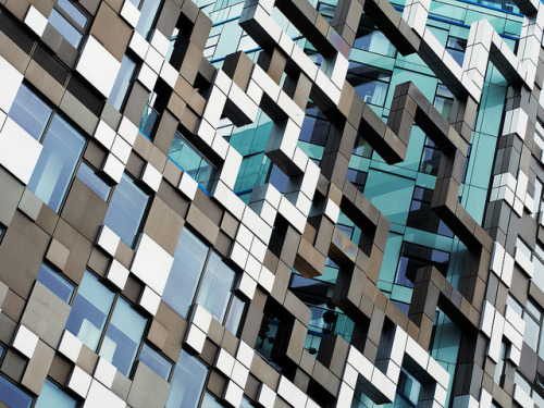 The Cube &frac12; by martinturner on Flickr.More archi here.