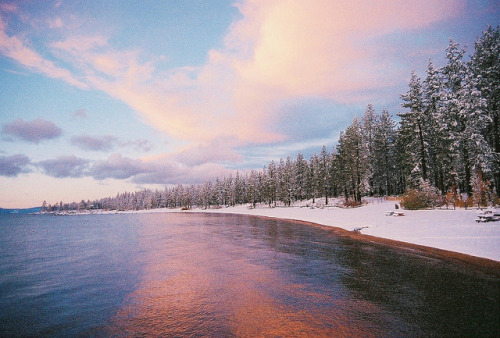 fuckyescalifornia:Snowy Winter, Lake Tahoe, California, USA - Thanh D. Nguyen, 2005 by Thanh Nguyen’