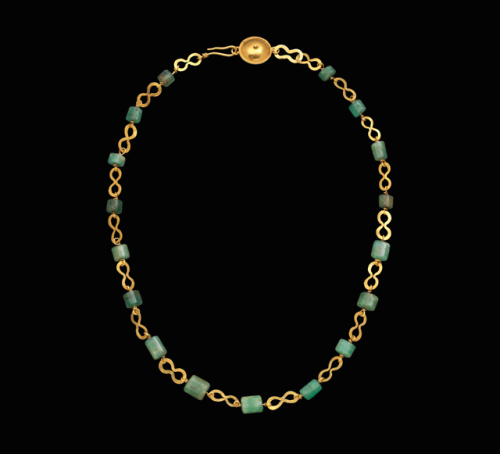 Ancient Roman gold and emerald necklace, dated to the 2nd to 3rd century CE. Source: Rupert Wace Anc