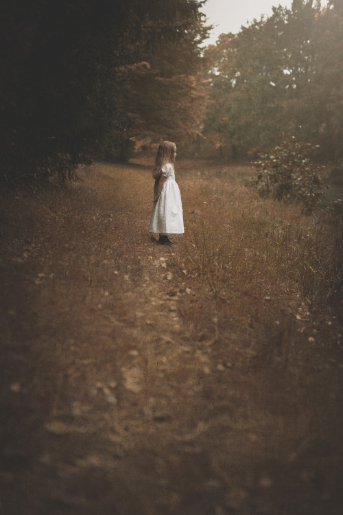 My innerself #child #wimsuckle #dress #brownish #brown #kid #dark #alone