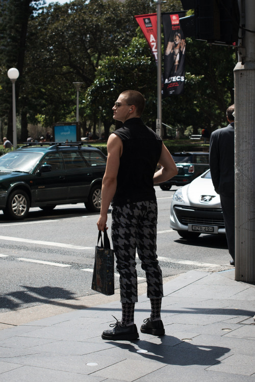 meninthistown:  Houndstooth. 