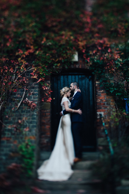 ido-weddings:  (via Bride in a Satin & Lace Wedding Gown by Sabina Motasem for a vintage glamour family orientated wedding with a hint of outdoor Italian Riviera decor. | Rock My Wedding) 