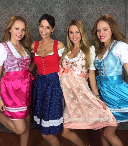 >> Even more sexy Dirndl Babes