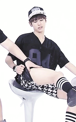 ilhoon likes it kinky (¬‿¬)