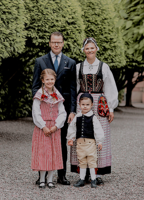 The Swedish Royal Court has released three new pictures of The Crown Princess Family ahead of Sweden