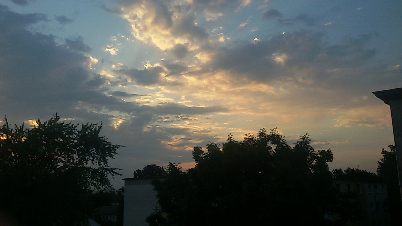 abfaellig:  But the sky is very beautiful right now and I know that I am often sad