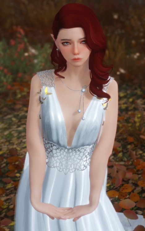 crimskyrim: -Vampire Princess- Beautiful dress made by @shinglescat~ Thanks for the gift ^^