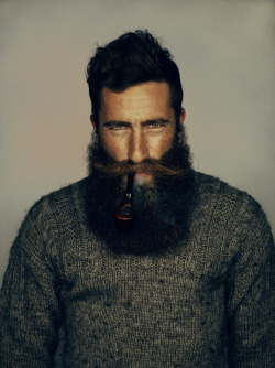 moatsnboats:  latenightcatrosophe:  dat beard though  Pls  Beard envy