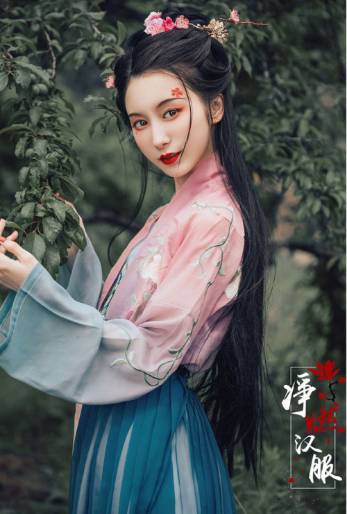 hanfugallery:Traditional Chinese hanfu by 净燃汉服