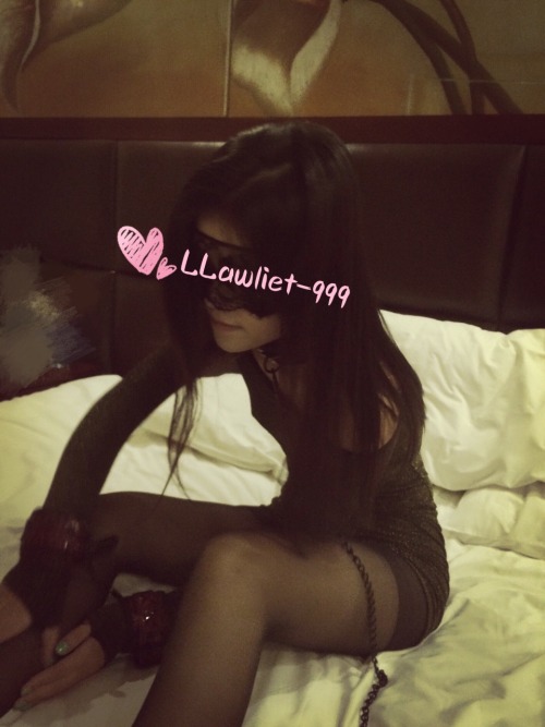 llawliet-999: 老公現在越來越壞了，用鏈子拴人家把別人當條小母狗。家裡來了客人還在房間里後入操我，操得我想叫又不敢出聲。最後內射在我子宮里，還不讓我擦掉，直接穿上褲子出去迎客人，精液都從陰