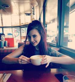 amberivyxo:  Damn fine coffee! And hot! ☕️ Thanks to my pal @brockdoomfornow for taking this pic and showing me around Hollywood! #doublerdiner
