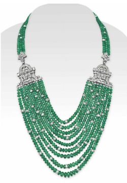 omgthatdress:  Necklace Christie’s 