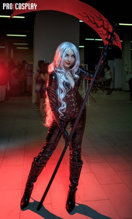 groteleur:  Lady Death Who Are the Sexiest Cosplay Girls?