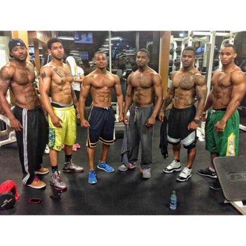 talldaddy:  www.talldaddy.tumblr.com    Wow so many men to work out with  i love to be in this pic