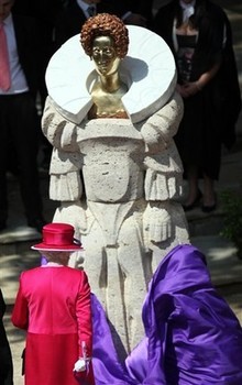 Contemporary statue of Queen Elizabeth I at Westminster Abbey