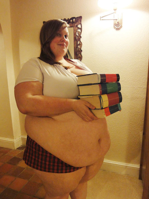 a-frank-admirer: Sexy bookworm Leila Voluptuous.