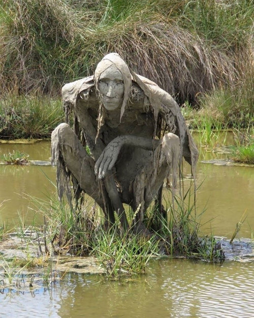 ye-olde-norrington-stan:ex0skeletal-undead:Swamp creatures in the Marshes Nature Reserve of Sé