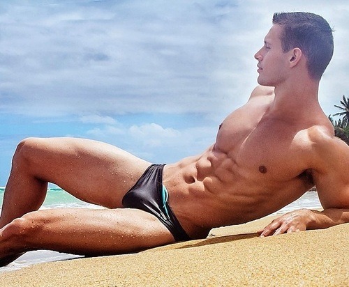 HOT GUYS ON THE BEACH