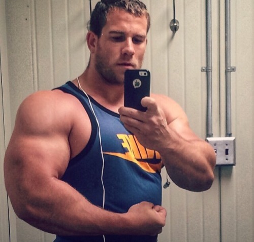 musclegodselfies: Kyle Blevins