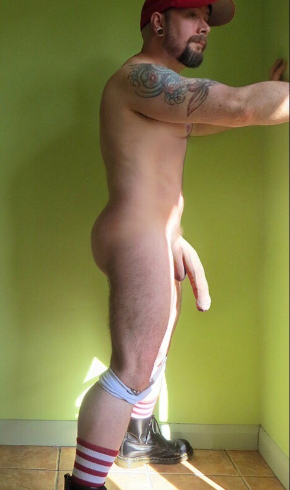 sexplorwithus:  unclewilly76:  Monster cock…  Hello sir, please come fuck me and