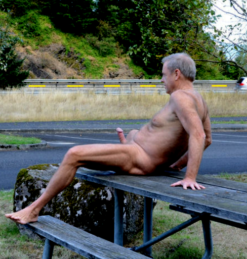 astorianyhairydad:thetumblewolf:Mmm hot dad!  too bad that road-side cruising is enforced in the usa