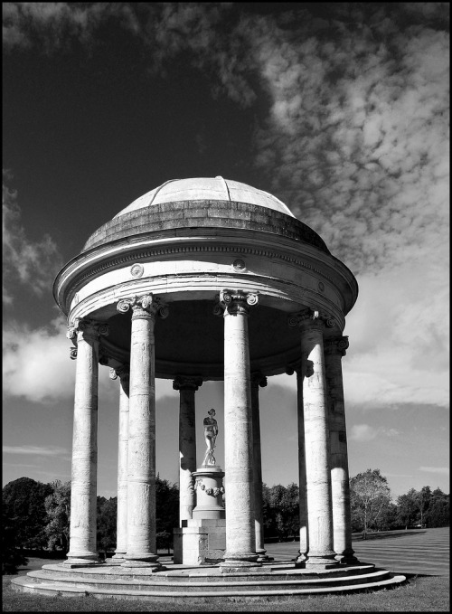 Stowe Landscape Gardens (Rotunda) by Roger Bennion