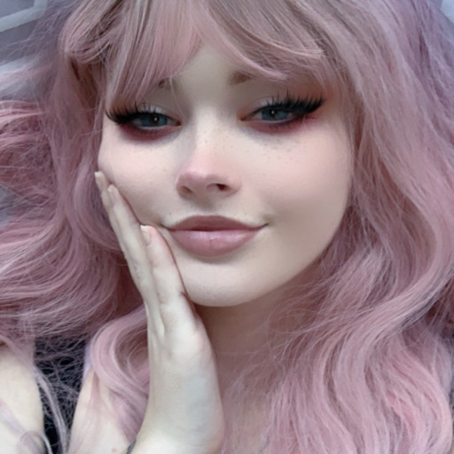 tesstel-deactivated20200430:Daddy’s been working all day 😭🌸