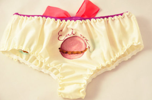 inlovewithburlesquelingerie:  Betti Bones