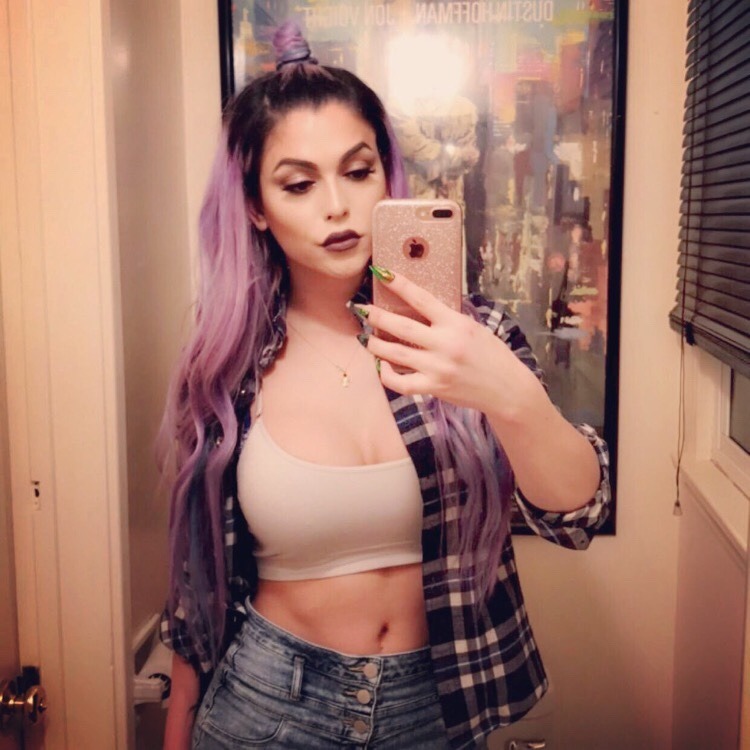 cupquakes-tgirls:  💜