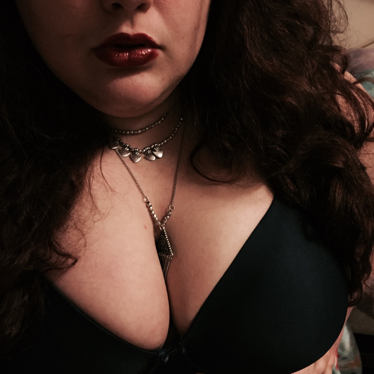 bbwcharlierebel:  Showing off my new blue bra and snowman blanket!