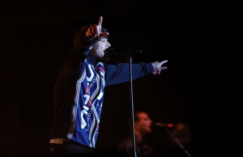 louistomlinsoncouk:Louis on stage in Lima, Peru - 1/6