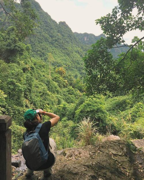 hide-your-aces:  When you have a good subject  #Vietnam #lostinvietnam #phongnha #jungle #travel #vs