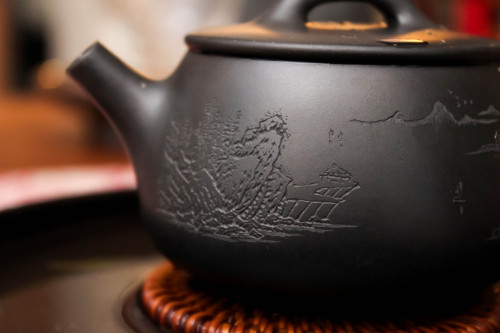 Say hello to the newest addition to our yixing collection: this beautiful heini shi piao from Ms. La