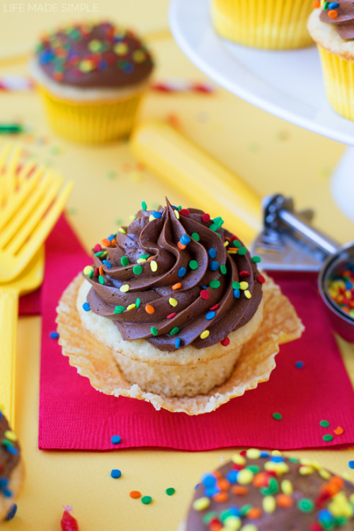 magicalfoodtime: (via Classic Yellow Cupcakes with Chocolate Frosting - Life Made Simple)