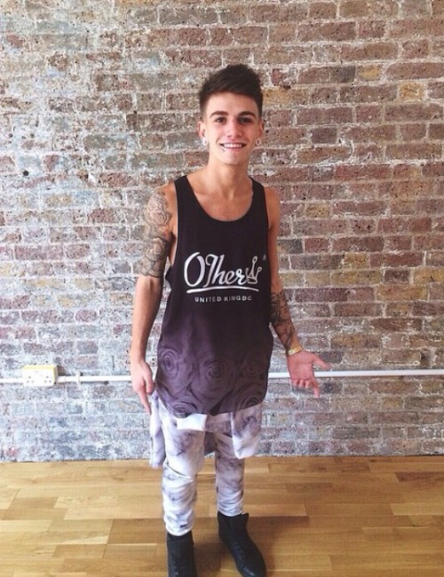 exclusivekiks:  19 yr old, Jake Sims from X-Factor (UK) boy band, “Stereo Kicks” gets exposed 💋💋💋 Follow me: http://exclusivekiks.tumblr.com/ 