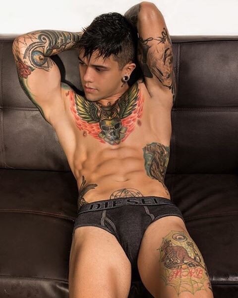 ricaire:  Yeferson Cossio 