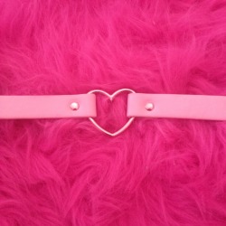 queenfrosting:  my heart collar came today!