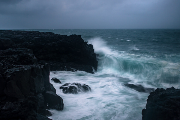 dotcore:  Crashing Waves.by Jan Erik Waider. 