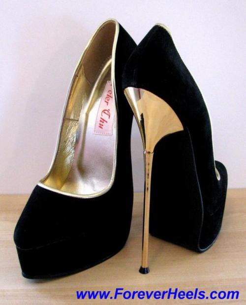 This style is called GODDESS_20.  It has 20cm metallic heels and matching colour piping.  