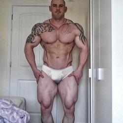 sugar-spice-and-everything-gay:  Charlie Barrett